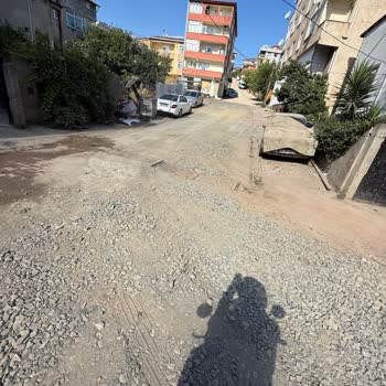 Kanalizasyon Çalışması Sonrası Saraybahçe Sokakta Asfalt Eksikliği Ve Güvenlik Tehdidi