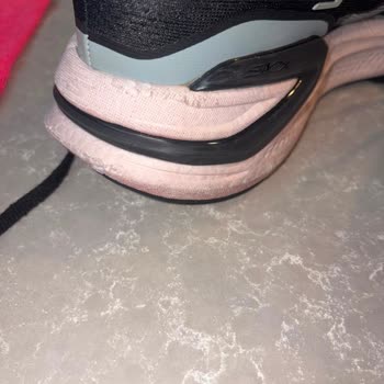 Skechers Ayakkabıda 2 Ayda Çatlama Ve Parçalanma Erken Üretim Hatası