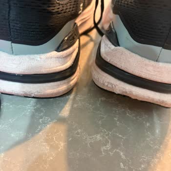 Skechers Ayakkabıda 2 Ayda Çatlama Ve Parçalanma Erken Üretim Hatası