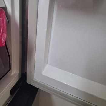 Geceleri Sürekli Yüksek Ses Çıkaran Darbeli Buzdolabı İçin Değişim Talebi