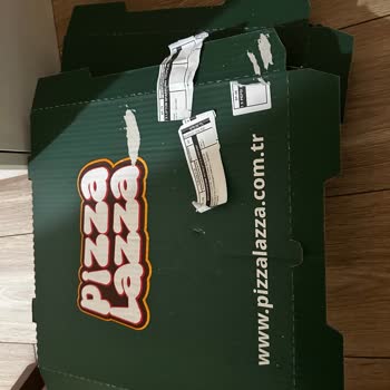 Açık Kutularda Küçük Boy Pizza Ve Geri Ödeme Sorunu