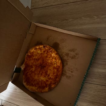 Açık Kutularda Küçük Boy Pizza Ve Geri Ödeme Sorunu