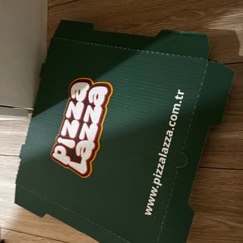 Açık Kutularda Küçük Boy Pizza Ve Geri Ödeme Sorunu
