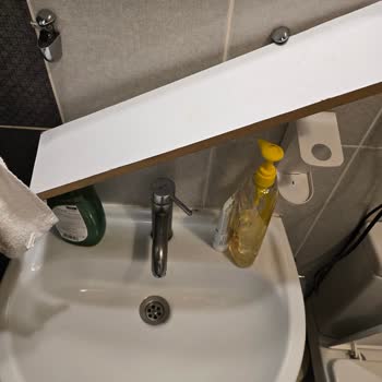 Grand Ece Otel’de Kilitsiz Tuvalet Kapısı Ve Açık Kablolarla Güvenlik Ve Hijyen Sorunları