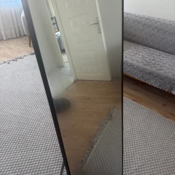 Cam Ve Ayna Üzerinde İz Bırakan Yanıltıcı Temizlik Ürünü