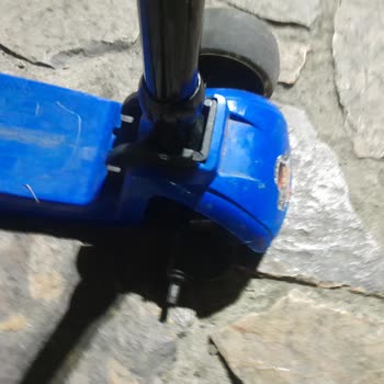 Ümit Çocuk Scooterında Teker Çıktı, Ön Kısım Hasar Gördü