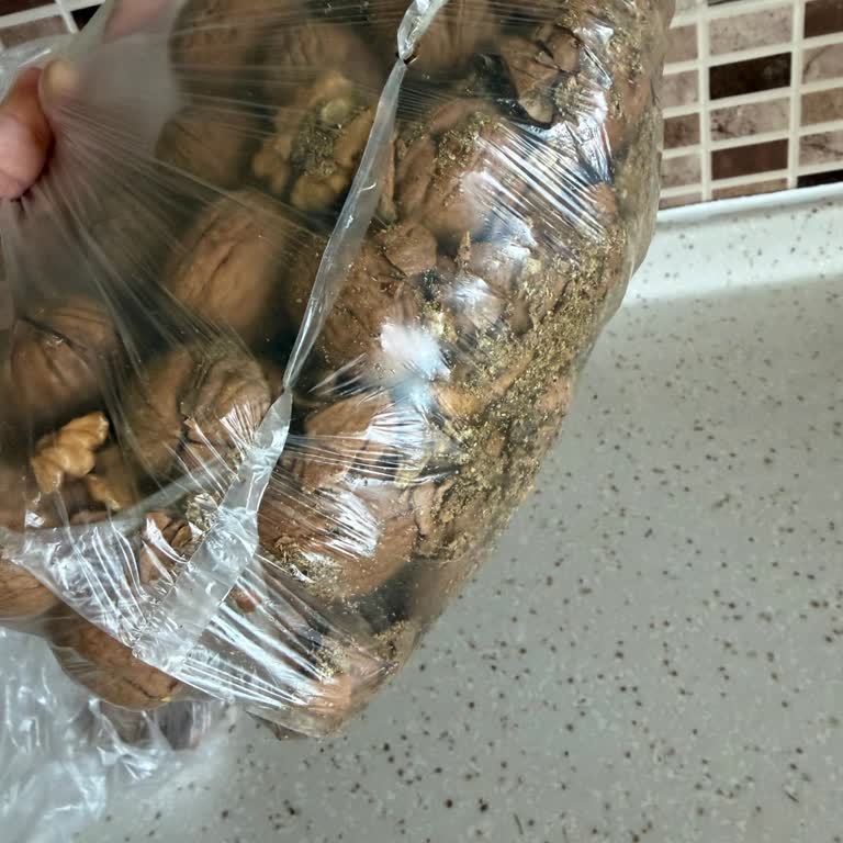 Migros Sanal Market'te Alınan Cevizlerde Küflenme Ve Ambalaj Bozukluğu