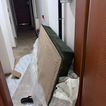 Renk Uyuşmazlığı Nedeniyle Düğün Hazırlıklarını Zorlayan Koltuk Takımı Teslimatı