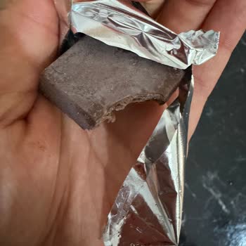 Bozuk Çikolata Satışı Tüketici Sağlığını Tehdit Ediyor
