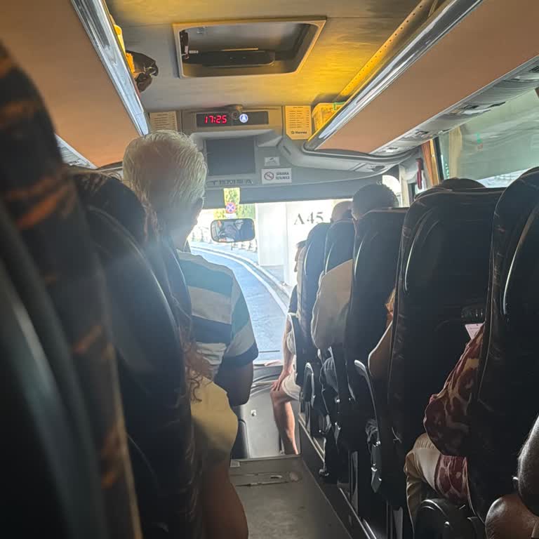 İzmir Havaalanı Havaş Otobüsü Açıklamasız Gecikme Nedeniyle Yolculara Mağduriyet