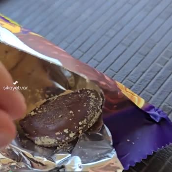 Ülker Paketinden Isırılmış Bisküvi Çıktı!