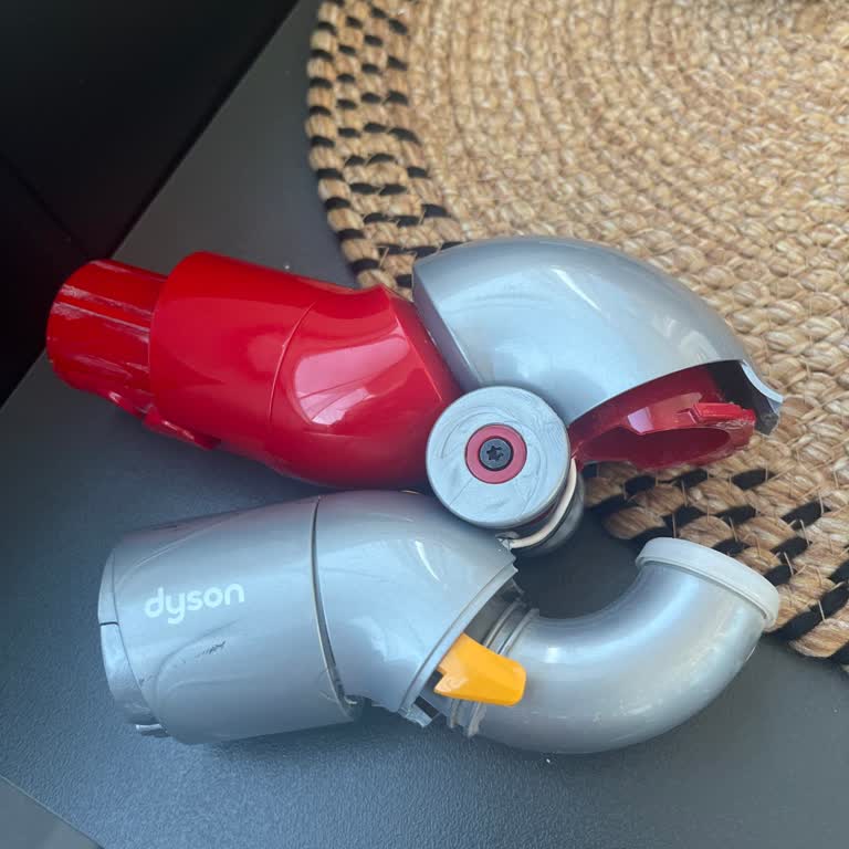 Dyson V12 Detect Slim Süpürgede Kırılan Koltuk Altı Başlığı Garanti Dışı