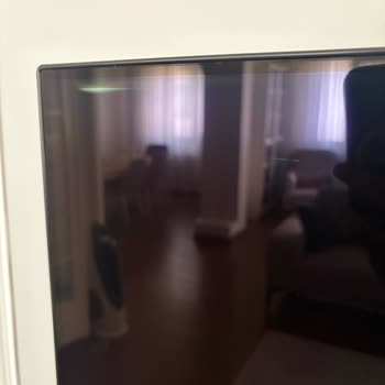 LG OLED TV'de Panel Arızası Ve Ücretsiz Değişim Talebi