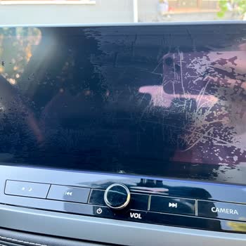 Garanti Kapsamındaki Nissan Qashqai Multimedya Ekranında Erken Deformasyon Ve Çizik Şikayeti