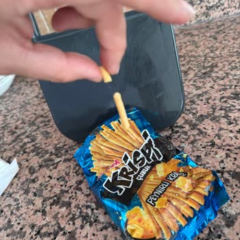 Ülker Krispi Peynirli Çubuk Krakerde Yabancı Kıl Benzeri Madde Bulunması