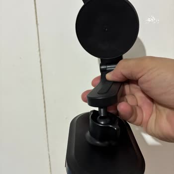 Ugreen Vantuzlu Telefon Tutucu Yapışkanı Eridi, Araç İç Döşemesine Zarar Verdi
