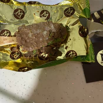 Şok Market’ten Bozuk Magnum Mini Dubai Badem Dondurması İçin İade Talebi