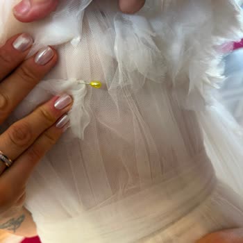 Nikah Anında Gelinliğe İğne Batan Müşterinin Şikayeti