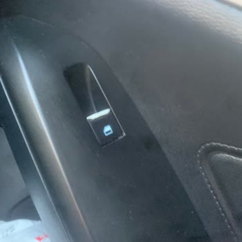 Ford Focus Cam Düğmeleri Kendi Kendine Kırıldı Yetkili Serviste Yedek Parça Yok