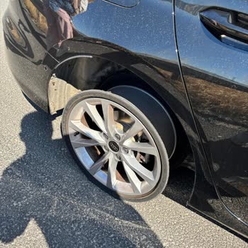 Audi A3'de Sağ Arka Lastik Uyarısı Janttan Ayrıldı Ciddi Güvenlik Riski Oluştu