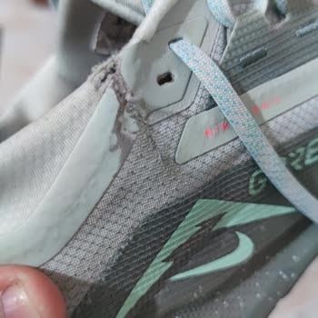 Nike GoreTex Ayakkabısında Bağcık Kısmının Erken Yırtılması Ve Değişim İsteği