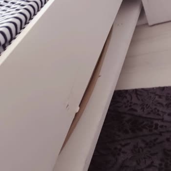 Kusurlu Mobilyalar, Ölçü Hataları Ve Tehdit Edici Tutum