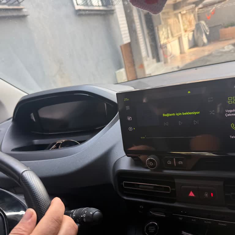 Sıfır Araçtaki Gösterge Ekranı Sorunu 8 Ay Boyunca Çözülmedi