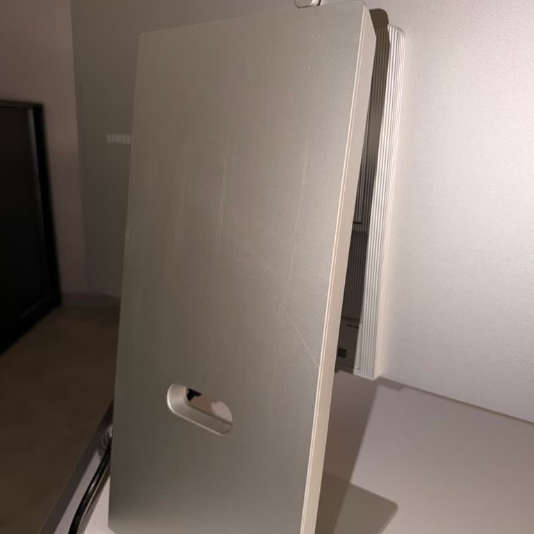 Servis Kaynaklı Montaj Hatası Ve Çiziklerle Gelen Monitörün Değişim İsteği