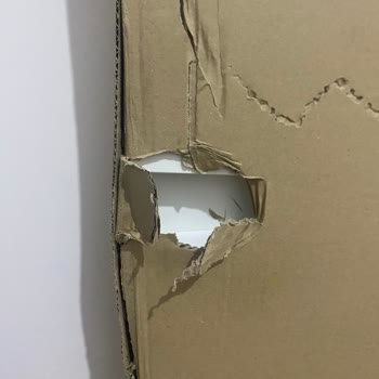 Kusurlu Çizik Masanın Ve Sandalyenin Değişimi Uzayıp Bilgi Verilmemesi
