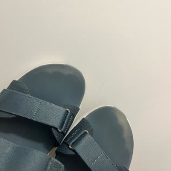 Skechers Sandaletinde Renk Solması Ve Yazı Silinmesi Üretim Hatası