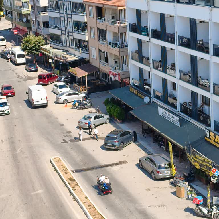Altuncu Otel Önündeki Mazgal Gürültüsü Gece Dinlenmeyi Engelliyor