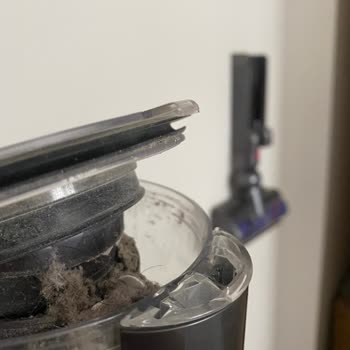 Dyson V15 Süpürge Haznesi Kırığı Garanti Kapsamına Alınmalı