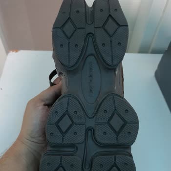 Defolu Ayakkabının Değişimi İçin 350 TL Kargo Ücreti Talebi