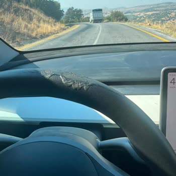 Tesla Servisinde Sürekli Ses Problemi, Geciken Parça Değişimi Ve İlgisiz İletişim