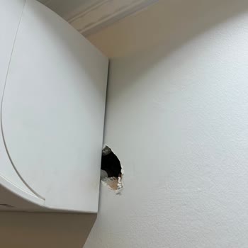 Duvarı Patlattı Ve Güvensiz Şekilde Montaj Yapılan Daikin Klima