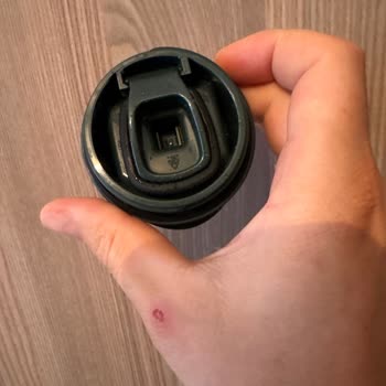 Stanley Termosunda Kapak Patlaması Ve Yanık Şikayeti