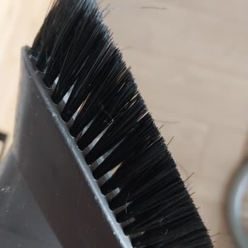 Dyson Kablolu Süpürge Fırça Başlığı Dökülüp Kırıldı, Müşteri Hizmetleri Kullanım Kaynağını Söylüyor