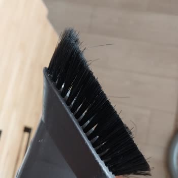 Dyson Kablolu Süpürge Fırça Başlığı Dökülüp Kırıldı, Müşteri Hizmetleri Kullanım Kaynağını Söylüyor