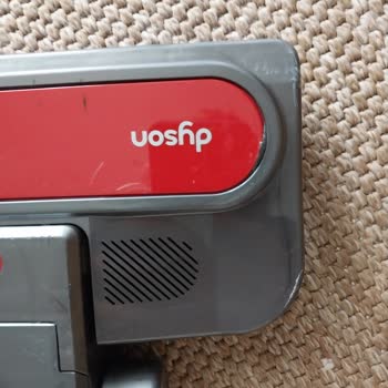 Dyson Kablolu Süpürge Fırça Başlığı Dökülüp Kırıldı, Müşteri Hizmetleri Kullanım Kaynağını Söylüyor