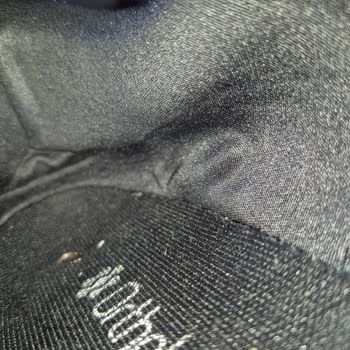 Adidas Ayakkabısında Üretim Hatası Topuk Süngeri Eksik