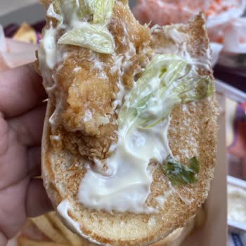 Popeyes Şubesinde Yanmış Patates Ve Çiğ Tavuk Nedeniyle Ücret İadesi Talebi