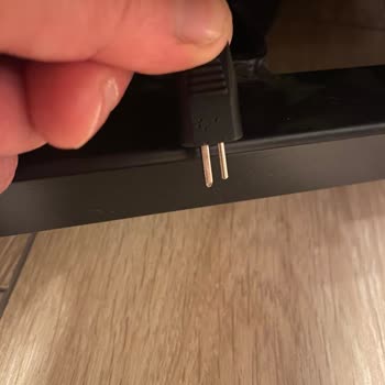 Enza Home TV Koltuğunda Kablo Talebi Mekanizma Değişimi Ve Yüksek Ücret İstemi