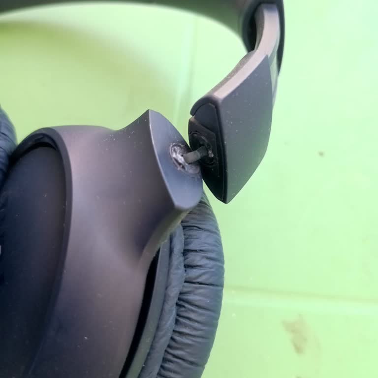 JBL 570 BT Kulaklığında Menteşe Kırığı Ve Servis Erişimi Sorunu