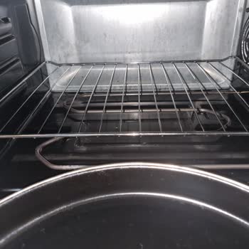 Simfer 4502 Fırınında Tepsi Düşmesi Ve Kapak Kapanmama Sorunu Garantili Servis Ücreti Talebi