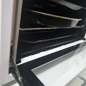 Simfer 4502 Fırınında Tepsi Düşmesi Ve Kapak Kapanmama Sorunu Garantili Servis Ücreti Talebi
