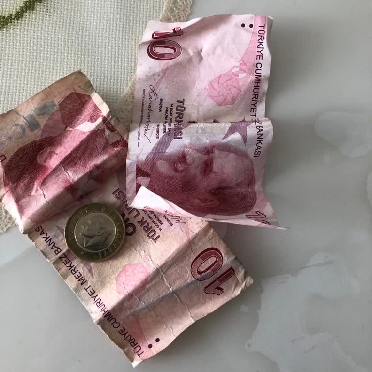 Kasiyerin Fiziksel Saldırısı Ve Telefon Ekranının Kırılması