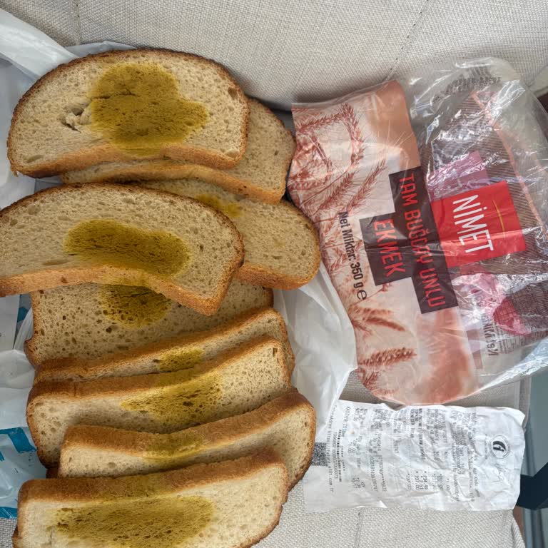 Küflü Ekmek İadesinde Kasiyerin Saygısız Ve İlgisiz Tutumu