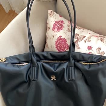 Tommy Hilfiger Tote Çanta Kolunda Erken Soyulma: Değişim Veya İade Talebi