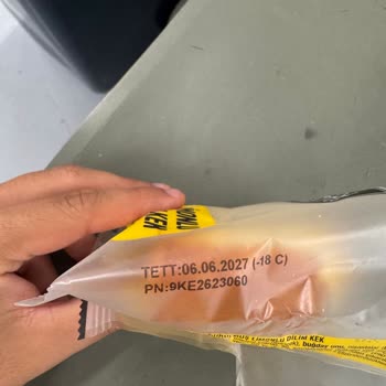 Ülker Limonlu Kekte Saç Telini Buldum