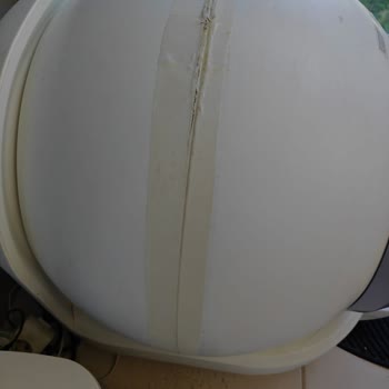 Kedinin Otomatik Tuvaletinde Kırık Küre Ve Servis Eksikliği